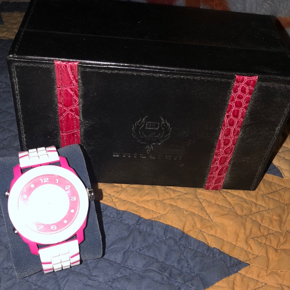 Brillier watch and storage box retro style needs battery